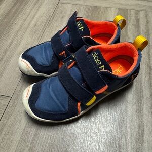 PLAE Kids Navy and Orange Pull-Tab Hook-and-Loop Sneakers